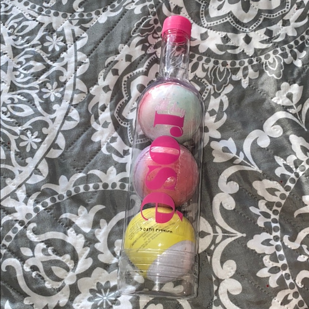 3 bath bombs